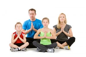 Family meditating with Veronica Moya